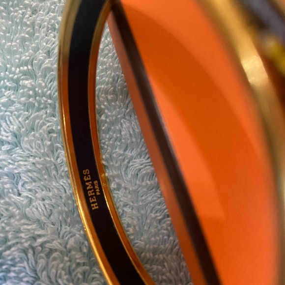 Hermes Perfume Bottle design bangle in gold. - Picture 6 of 7